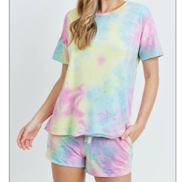 Tie Dye Top & Shorts Lounge Set - Picture 6 of 9